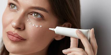 خواص کرم دور چشم چیست؟ کاربرد و تاثیر آن طبق سن چگونه است؟